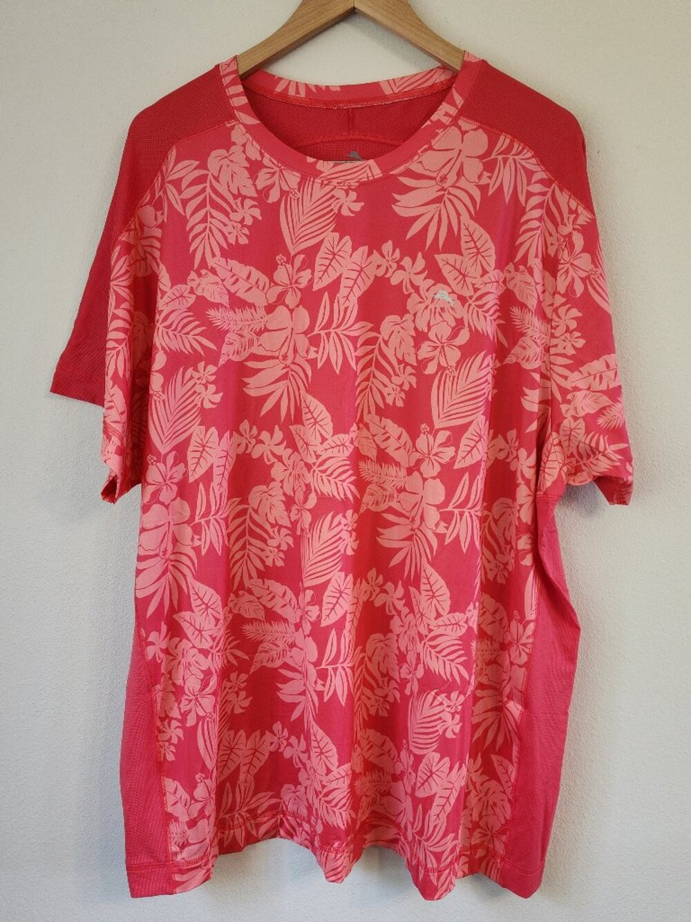 Tommy Bahama T-Shirt Men 2XL/TTG Short Slv  Performance Tech Floral Coral Color